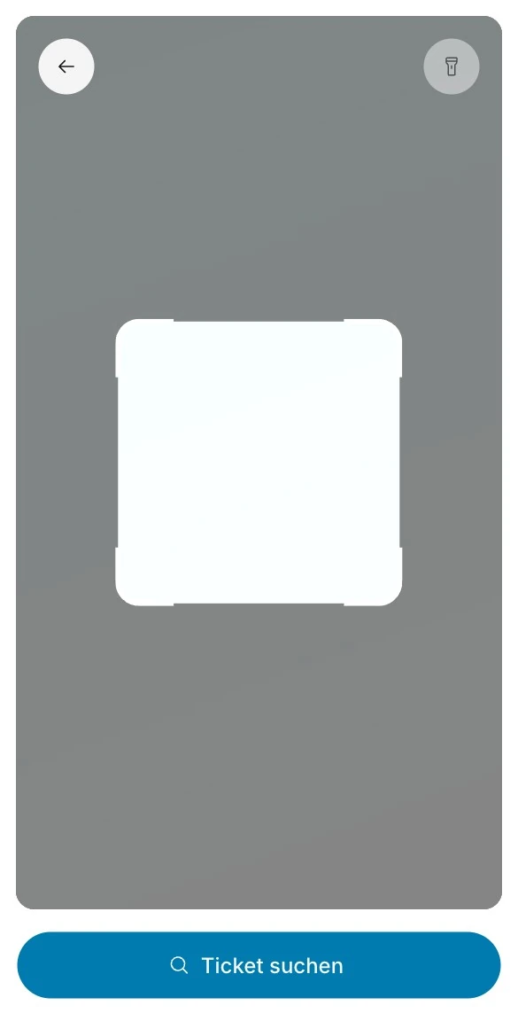 Check-in im Dashboard auf dem Handy: die Kamera erfasst den QR-Code eines Tickets, das Ticket von Nele Sperber erscheint, ein Tipp auf Einchecken und der Hintergrund um die Kamera leuchtet grün; danach die Ticketsuche: „Lena“ eingetippt, sechs Bestellungen erscheinen, darunter Lena Hoffmann, Helena Krüger und Magdalena Becker; ein Tipp auf Lena Hoffmann öffnet ihr Ticket, ein Tipp auf Einchecken und es ist eingecheckt